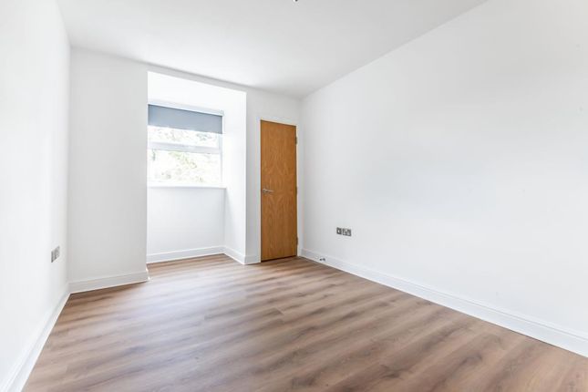 Flat to rent in Camberley, Surrey