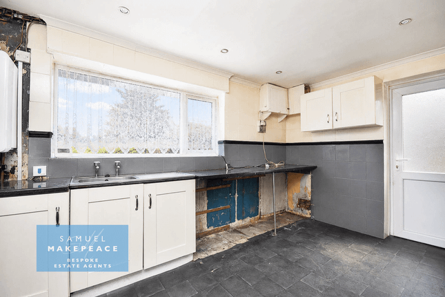 2 Essex Drive, Kidsgrove, Stoke-on-Trent photo 4