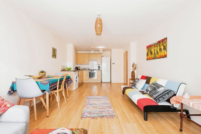 Flat 55/Hudson House, Station Approach, Epsom photo 3