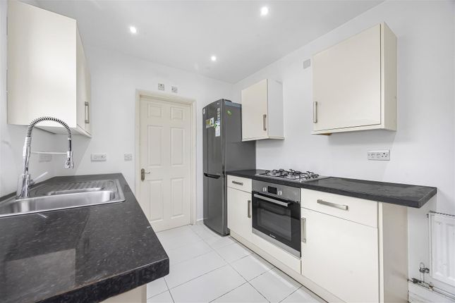 2, Briants Avenue, Reading photo 4