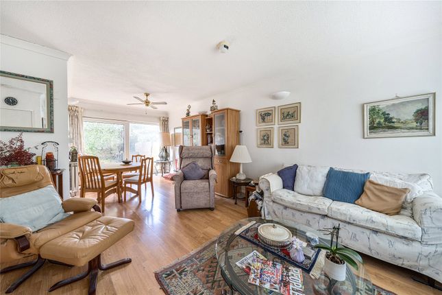 8, St. Regis Close, London photo 4