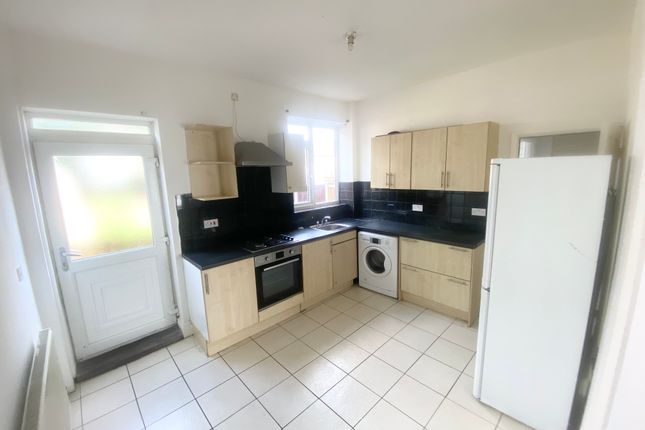 38, Byron Road, Mexborough photo 3