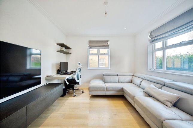 20, Sassoon Drive, Barnet photo 2
