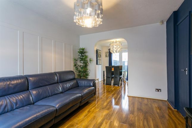 5, Gervaise Close, Slough photo 4