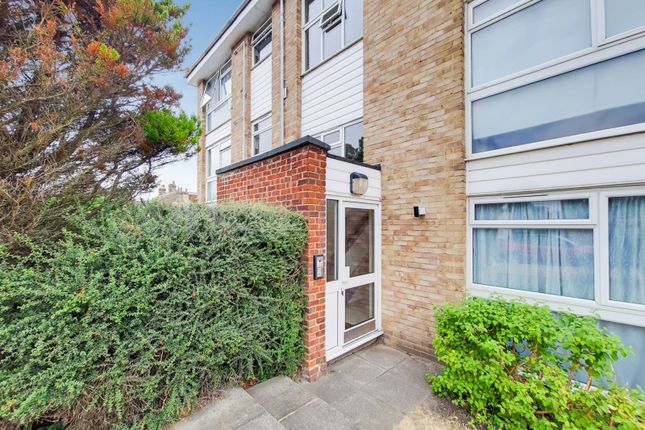 Thumbnail Flat to rent in Belcroft Close, Bromley