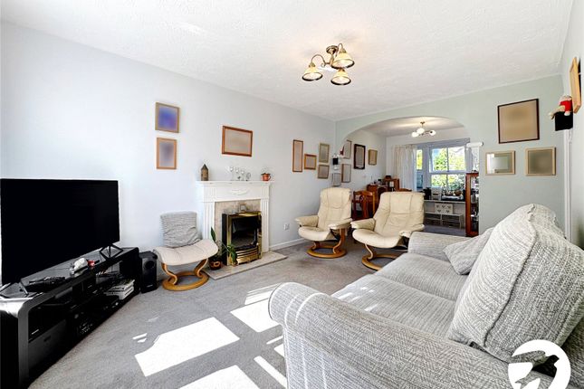16, Pine Place, Maidstone photo 2