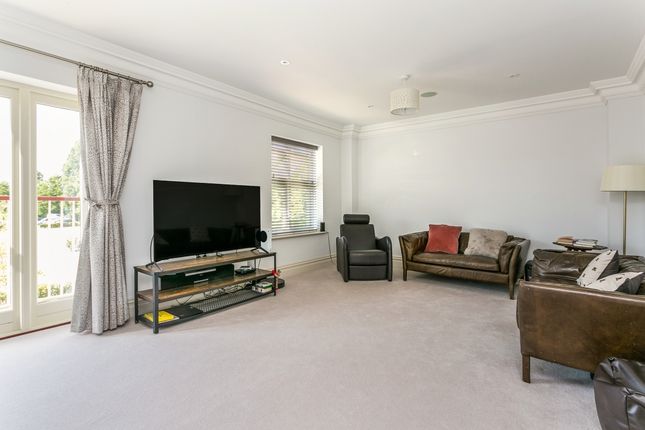 Detached house to rent in Rutland Close, Taplow, Maidenhead
