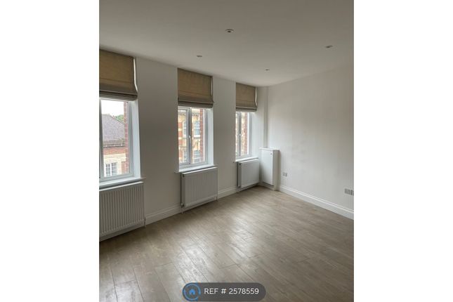 Living Room (Empty)