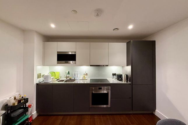 Maine Tower, 9 Harbour Way, London photo 4