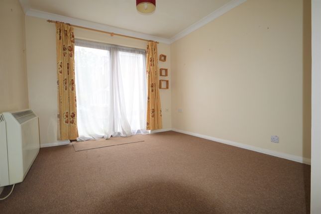 Flat to rent in Woodlands Way, Andover, Hampshire