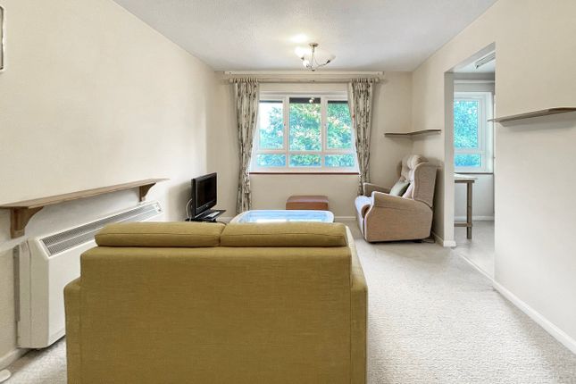 27 Kings Lodge, King George V Road, Amersham photo 4