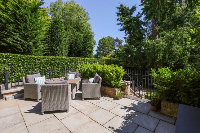 Leopold Court, Esher photo 4
