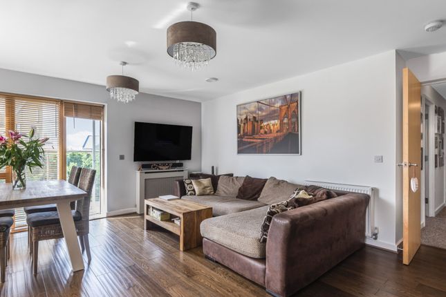 Trout Road, West Drayton photo 2