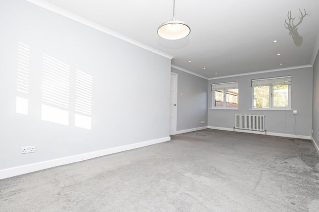 14 Fernbank, Church Road, Buckhurst Hill photo 2