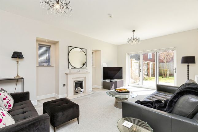 2, Hoadley Avenue, Burgess Hill photo 2