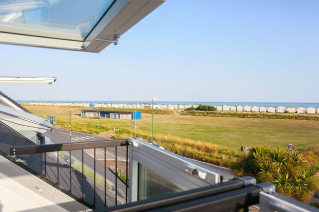 62 Beach Green, Shoreham-By-Sea photo 4