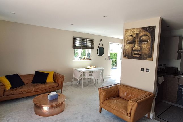 1, Woodcote Close, Bushey photo 3