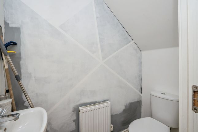 2, Tamworth Road, Waterlooville photo 4