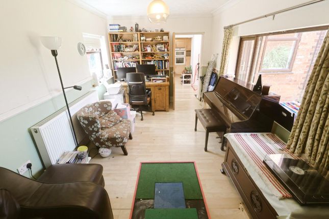 28, Chester Road, Wrexham photo 4
