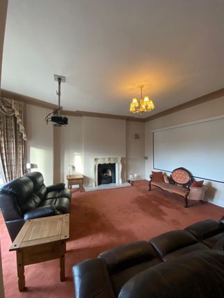 Detached house to rent in Glen Road, Wishaw