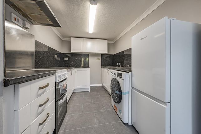 1A Fiveways, Wolf Lane, Windsor photo 2