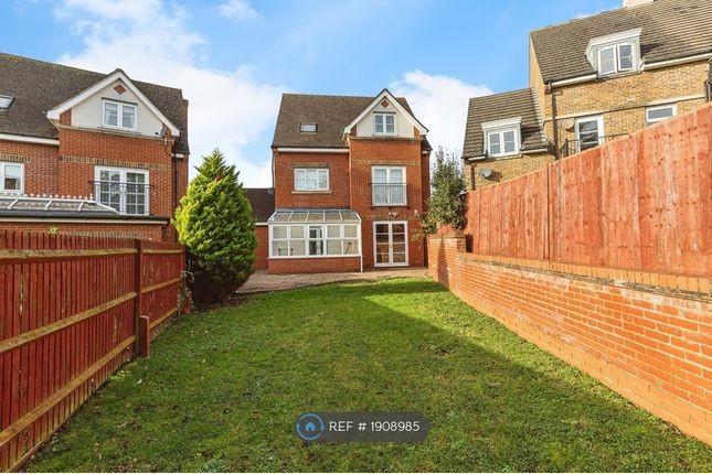 Detached house to rent in Goodhall Close, Stanmore
