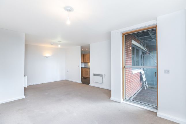 Thumbnail Flat for sale in Donnington Road, London