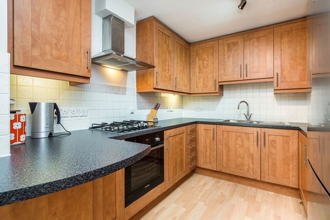 Evan Cook Close, London photo 3