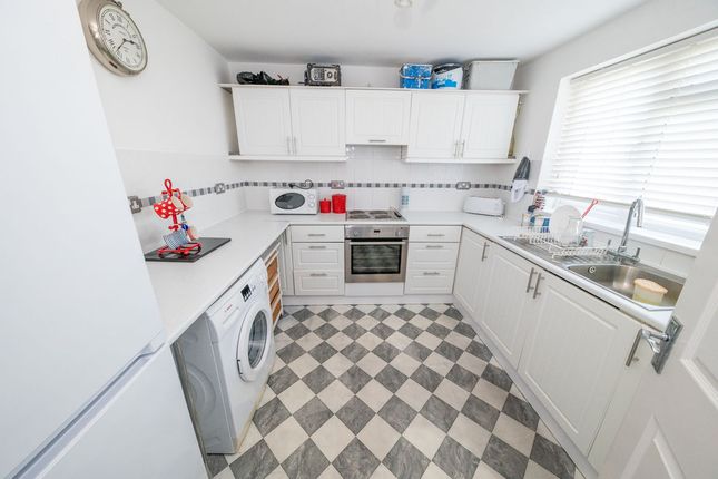 7 Annes Court, Sea Front, Hayling Island photo 3