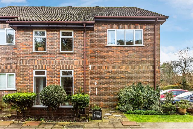 Flat for sale in Forge Lane, Cheam, Surrey