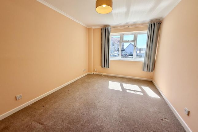 Flat 2, White Rose Court, East Street, Weymouth photo 2