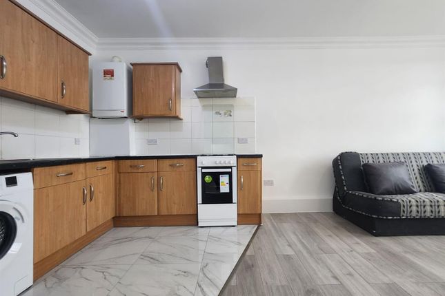 Flat 7, 109, High Road, Ilford photo 4