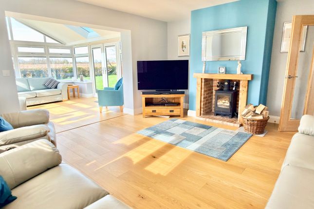 Fourwynds, Hillend, Twyning photo 4