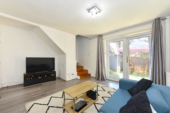 4, Batten Close, Beckton photo 4