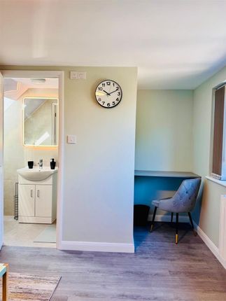 223r5, Kingsway, Hayes photo 5