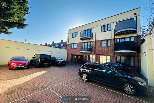 Flat, Becontree Avenue, Dagenham photo 2