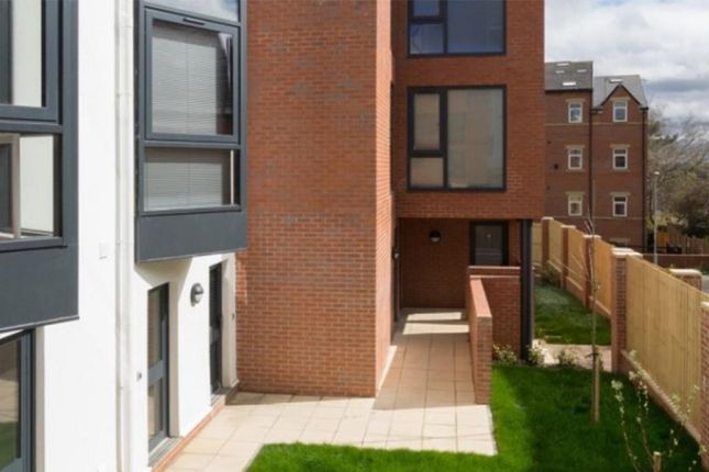 47, St. Michaels Lane Leeds, West Yorkshire photo 4