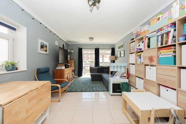 Flat 1/Falcon House, 26 Morden Road, London photo 2