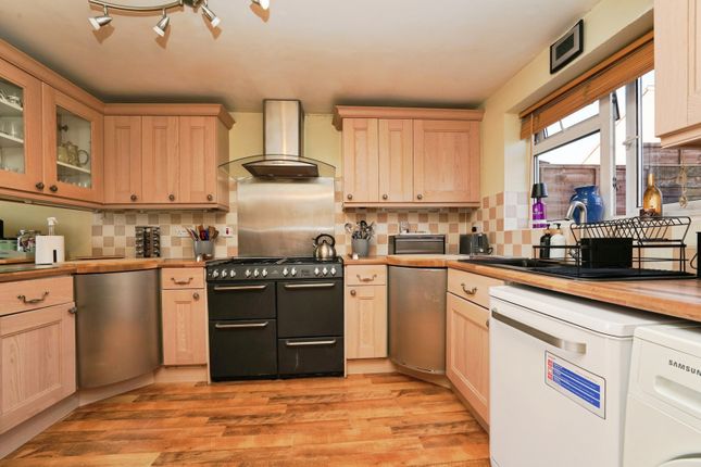 6, Bradfords Close, Gloucestershire photo 2