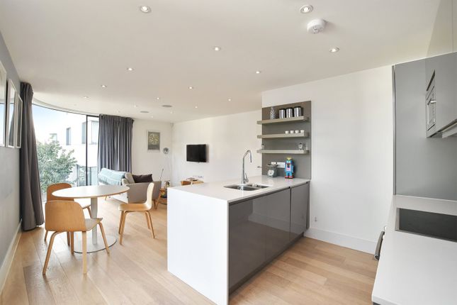 Flat 2, 9, Regent Street, London photo 3
