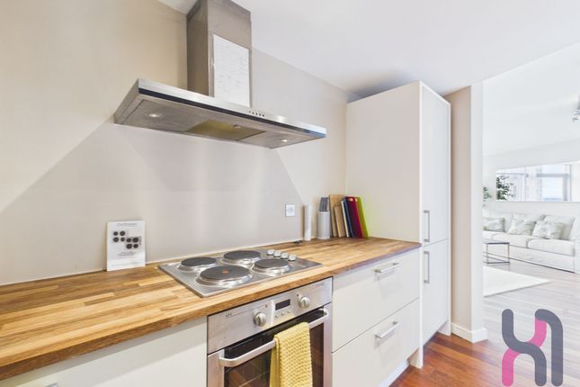 Apt 1204, Beetham Tower, Liverpool photo 3