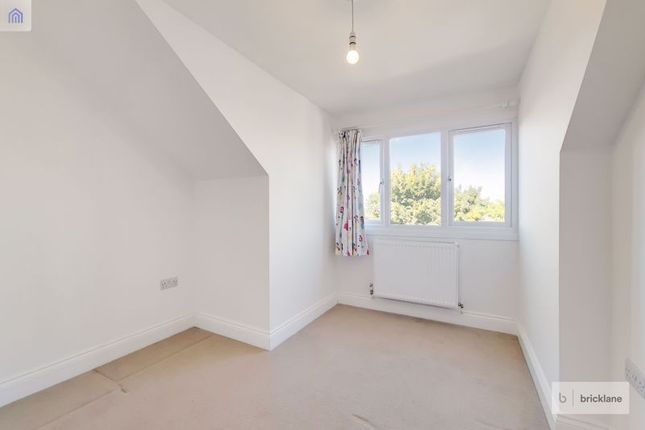 Flat to rent in Belmont Road, Erith