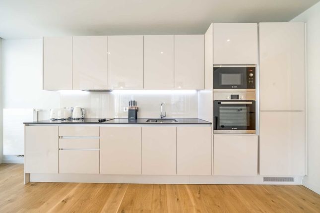 Flat for sale in Boaters Avenue, Brentford