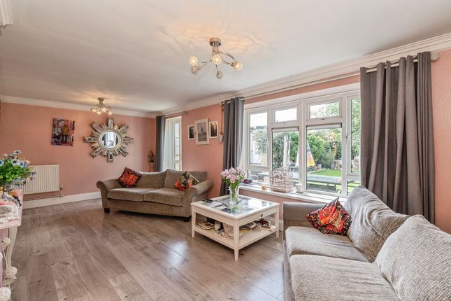 1, Gillam Way, Rainham photo 2