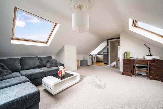 Flat 5, Glovers House, Church Road, Haslemere photo 4