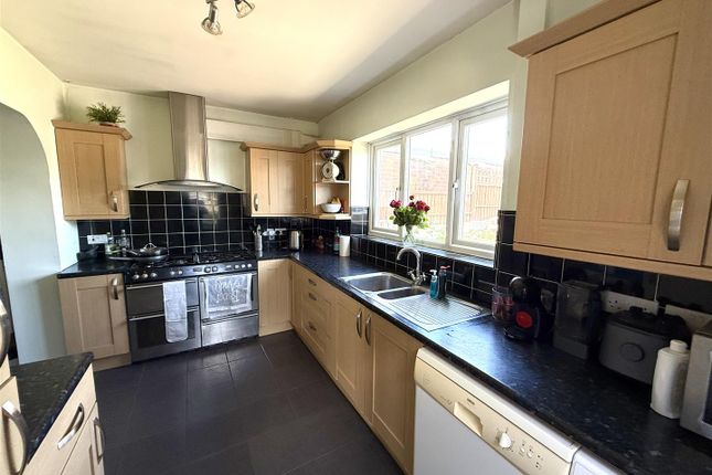 45, Dovedale Crescent, Belper photo 4