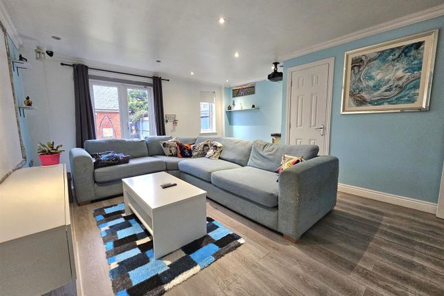 19, Typhoon Way, Gloucester photo 2