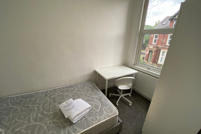 1-bed flat on 6 CA F3, Flat 3, 6 Chestnut Avenue, LS6 1BA, Leeds, £716/mo