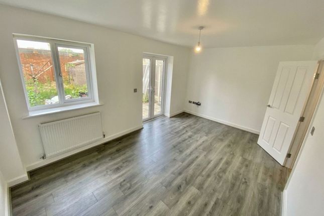 4, Carmody Close, Manchester photo 3