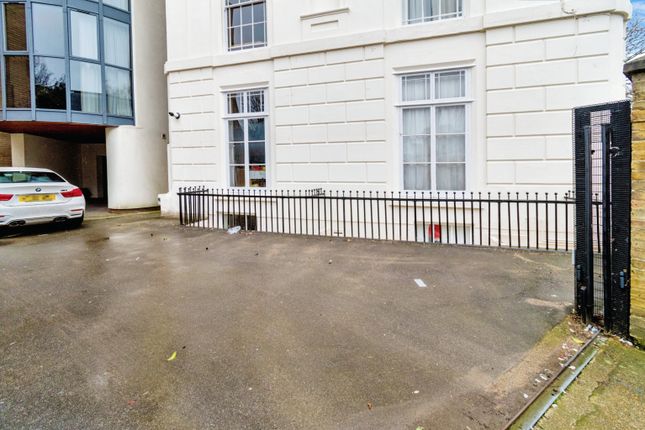 Flat for sale in Carlton Crescent, Southampton, Hampshire